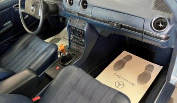 Mercedes-Benz 200 D cheio