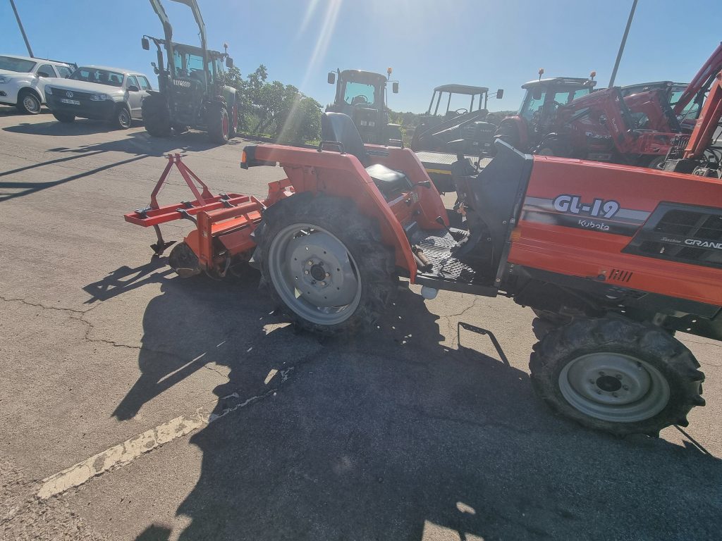 Kubota GL-19 c/Alfaias cheio