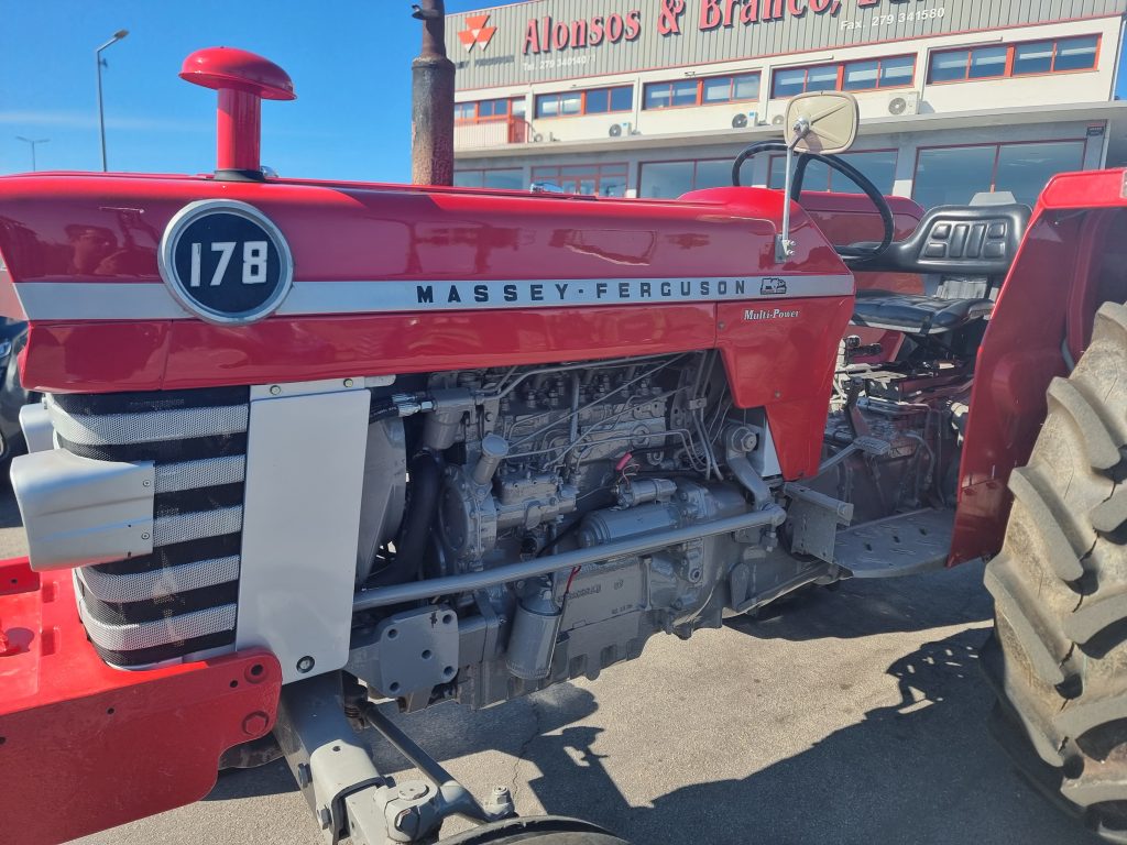 Massey-Fergusson 178 com Multi-power (Todo Restaurado) cheio