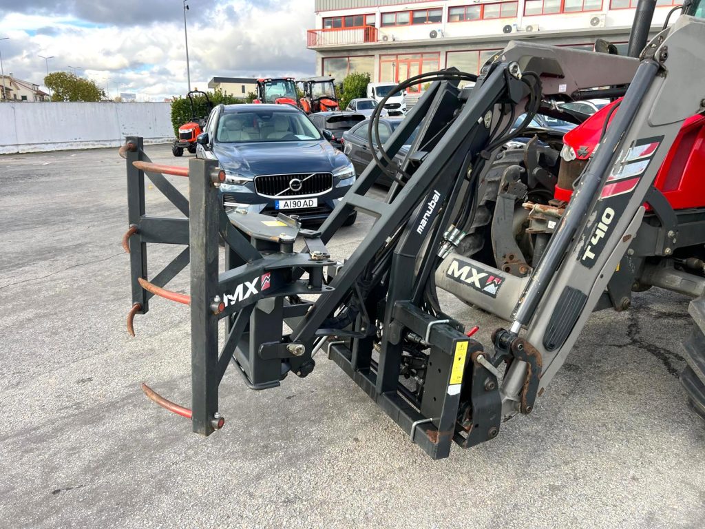 Garra/Elevador MX para fardos redondos cheio