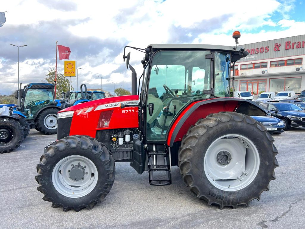 Massey Ferguson 5711 (Apenas 1995 horas) cheio