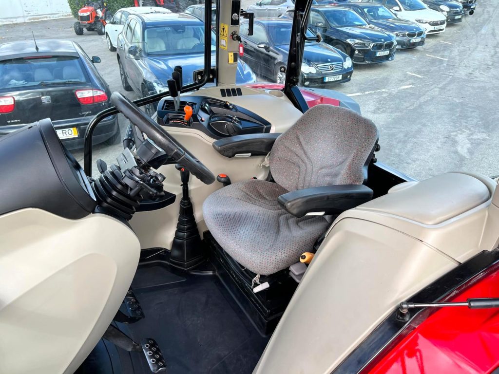 Massey Ferguson 5711 (Apenas 1995 horas) cheio