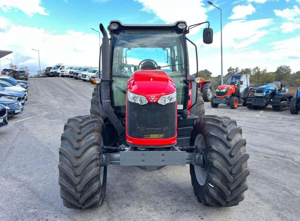 Massey Ferguson 5711 (Apenas 1995 horas) cheio