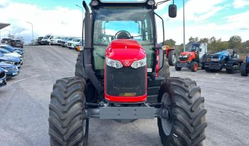 Massey Ferguson 5711 (Apenas 1995 horas) cheio