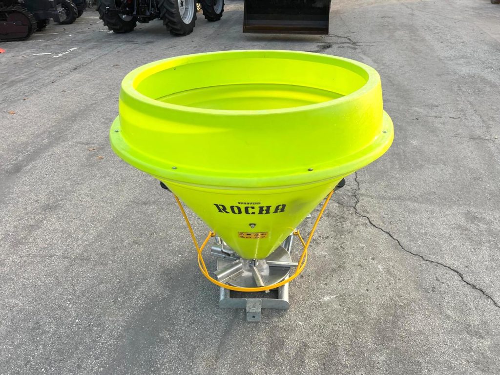 Distribuidor de Adubo Rocha KC 600 cheio