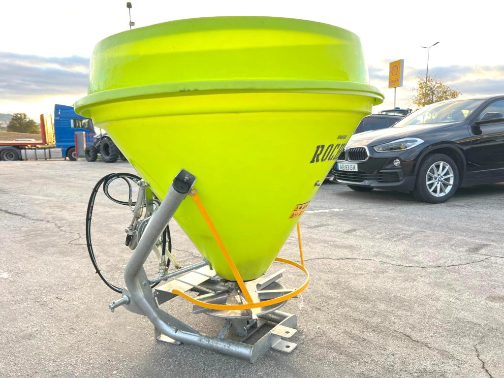 Distribuidor de Adubo Rocha KC 600 cheio