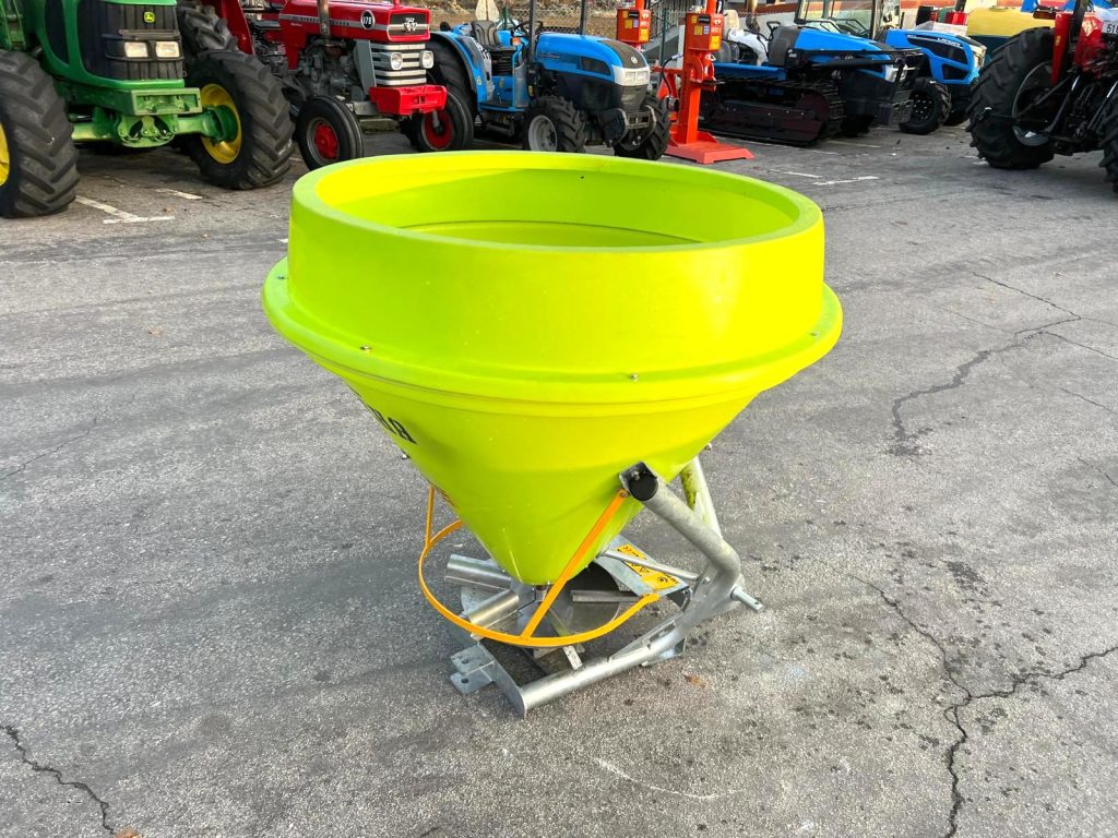 Distribuidor de Adubo Rocha KC 600 cheio