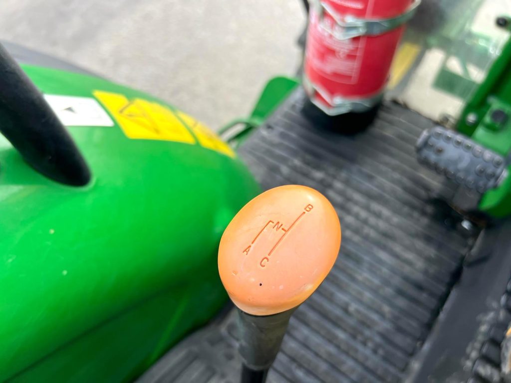 John Deere 5058 E (776 horas) cheio