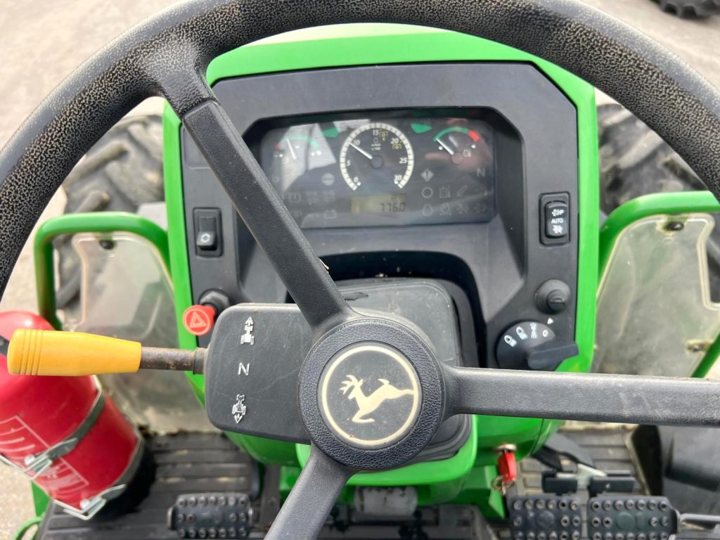 John Deere 5058 E (776 horas) cheio