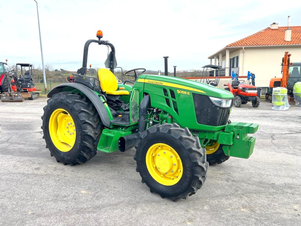 John Deere 5058 E (776 horas) cheio