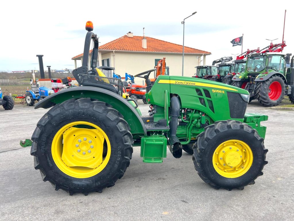 John Deere 5058 E (776 horas) cheio