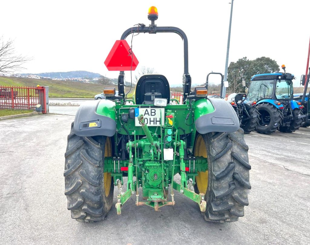 John Deere 5058 E (776 horas) cheio