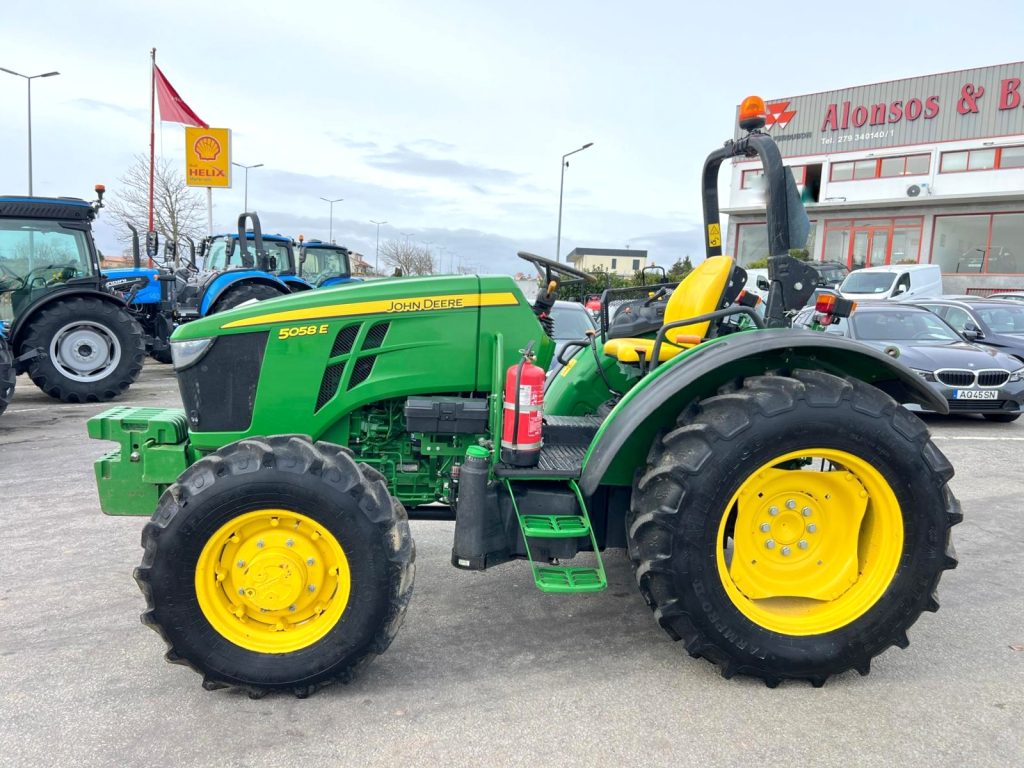 John Deere 5058 E (776 horas) cheio