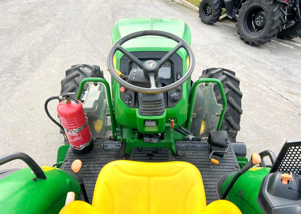 John Deere 5058 E (776 horas) cheio