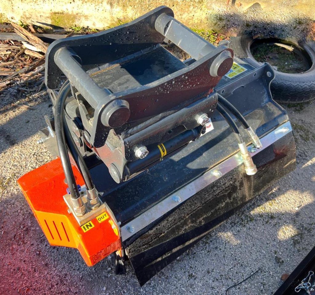 Mini Giratória Eurocomach 28ZT (vários acessórios ) cheio