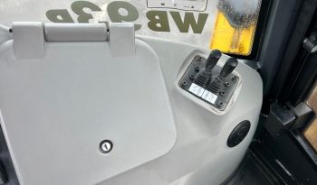 Komatsu WB93 R cheio