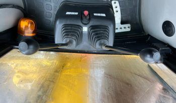 Komatsu WB93 R cheio