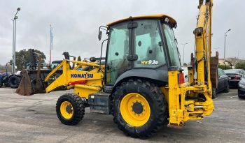Komatsu WB93 R cheio