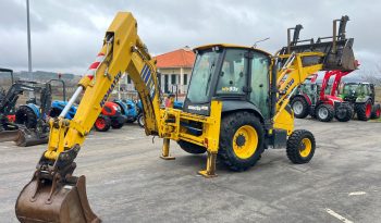 Komatsu WB93 R cheio