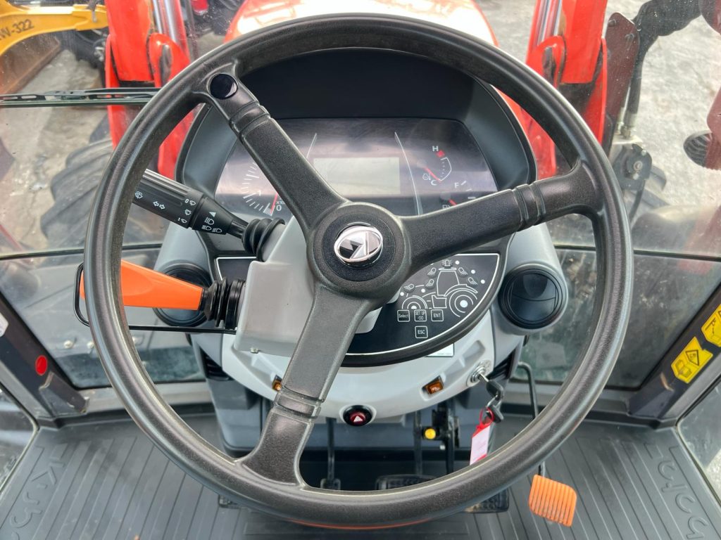 Kubota M6121 cheio