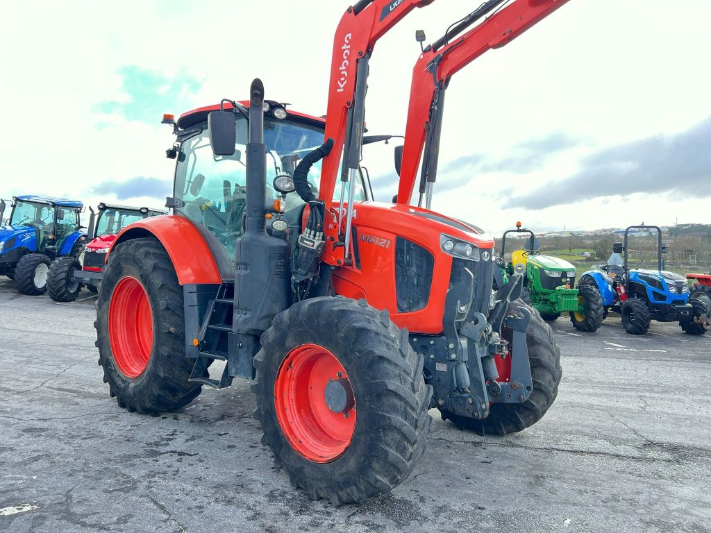 Kubota M6121 cheio