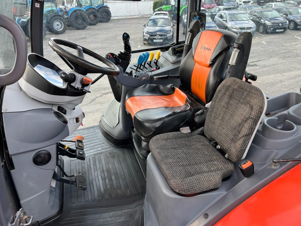 Kubota M6121 cheio