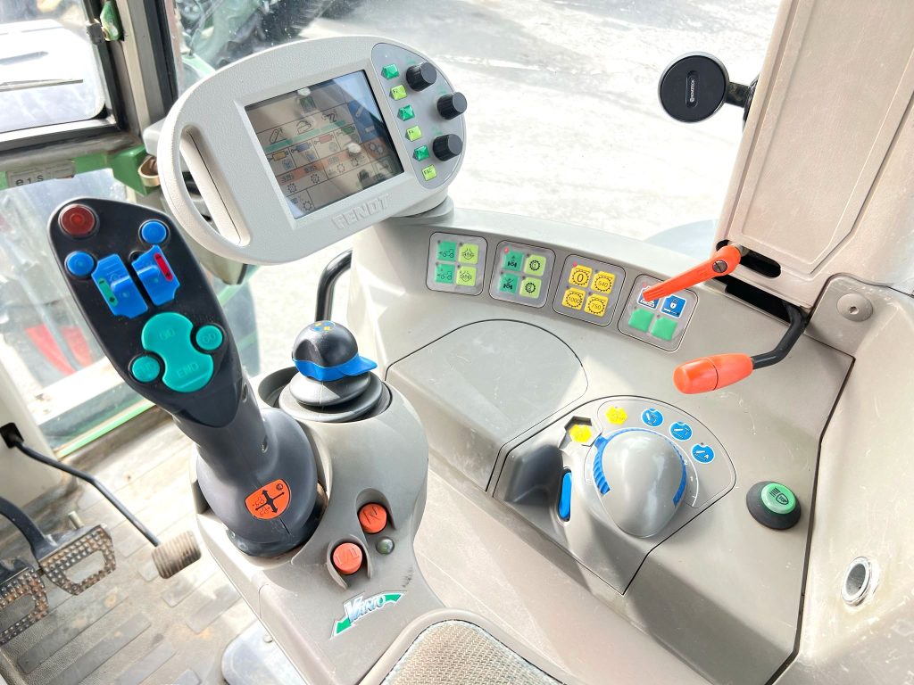 Fendt Favorit 716 Vario cheio