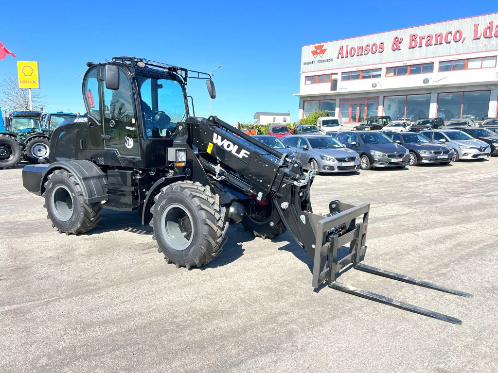 Pá Carregadora / Telescópica Wolf WL825T cheio