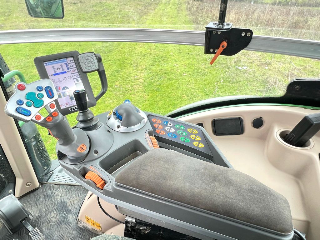 Fendt 513 Vario cheio