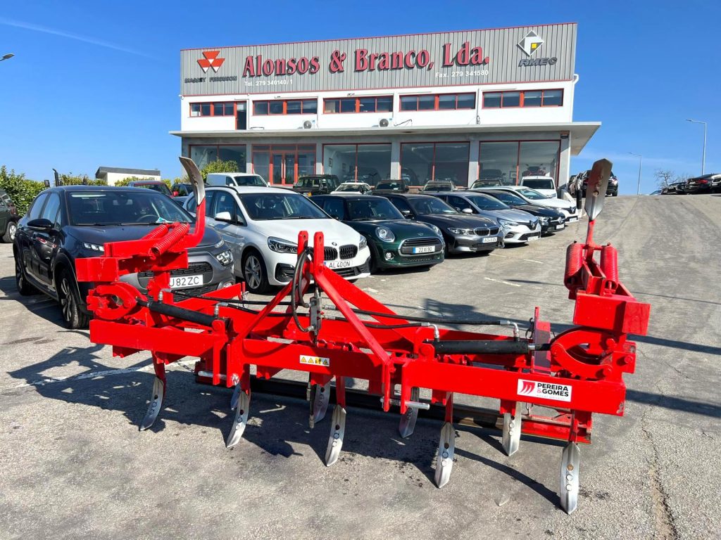Escarificadores Pereira&Gomes 11F C/Abertura Hidráulica e Carril (3m)