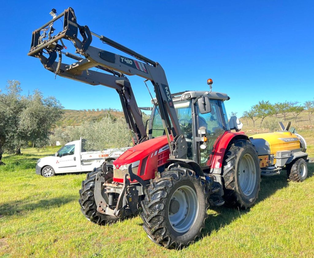 Massey Ferguson 5613 Dyna 6