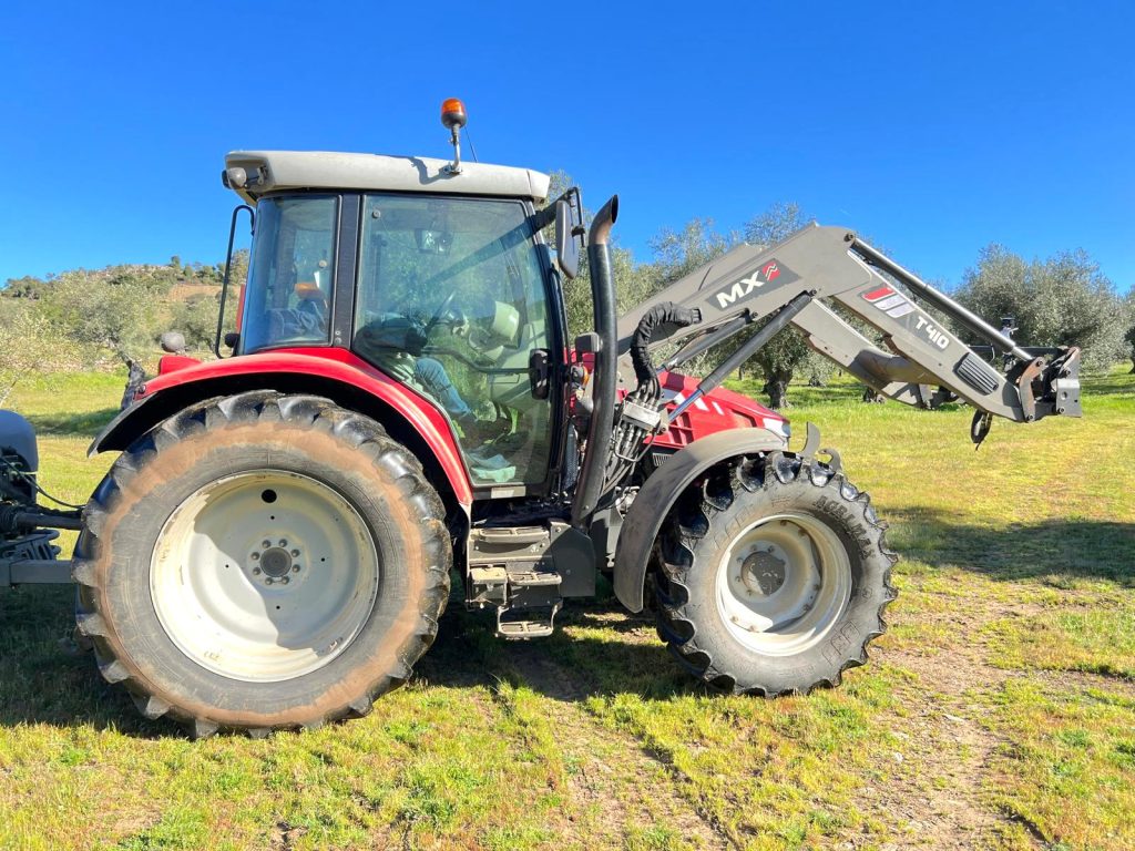 Massey Ferguson 5613 Dyna 6 cheio