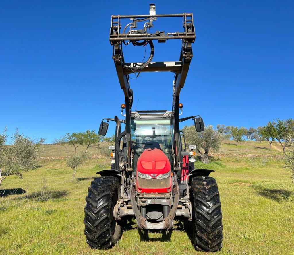 Massey Ferguson 5613 Dyna 6 cheio