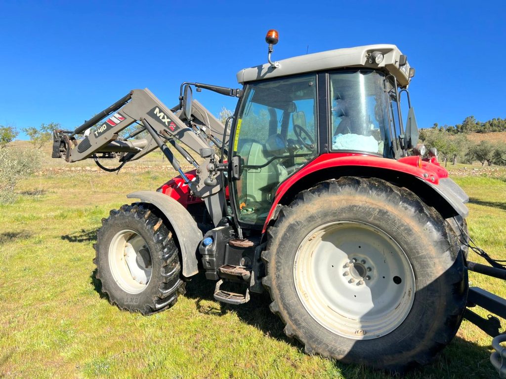 Massey Ferguson 5613 Dyna 6 cheio