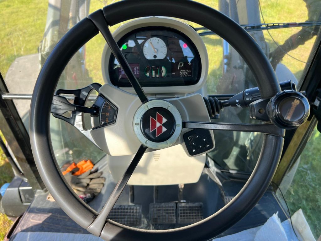 Massey Ferguson 5613 Dyna 6 cheio