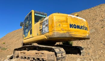 Komatsu PC 210-8 cheio