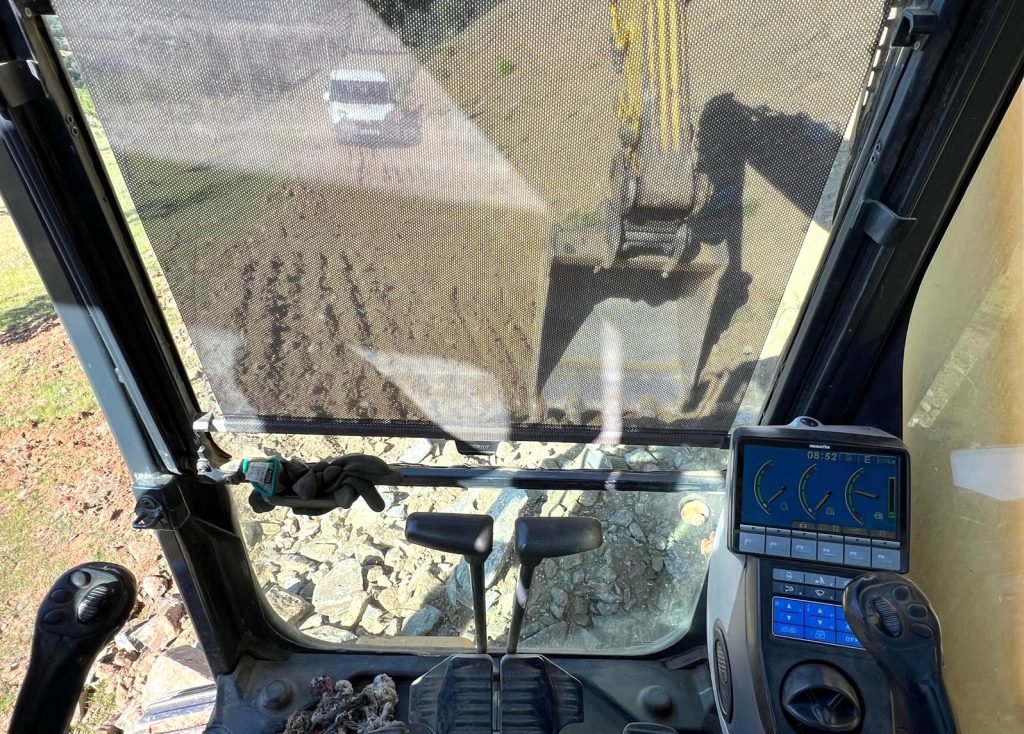 Komatsu PC 210-8 cheio