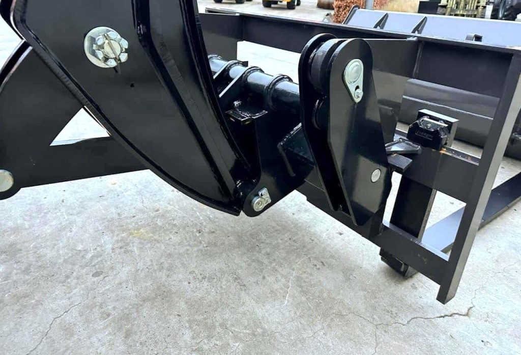 Pá Carregadora / Telescópica Wolf WL825T cheio