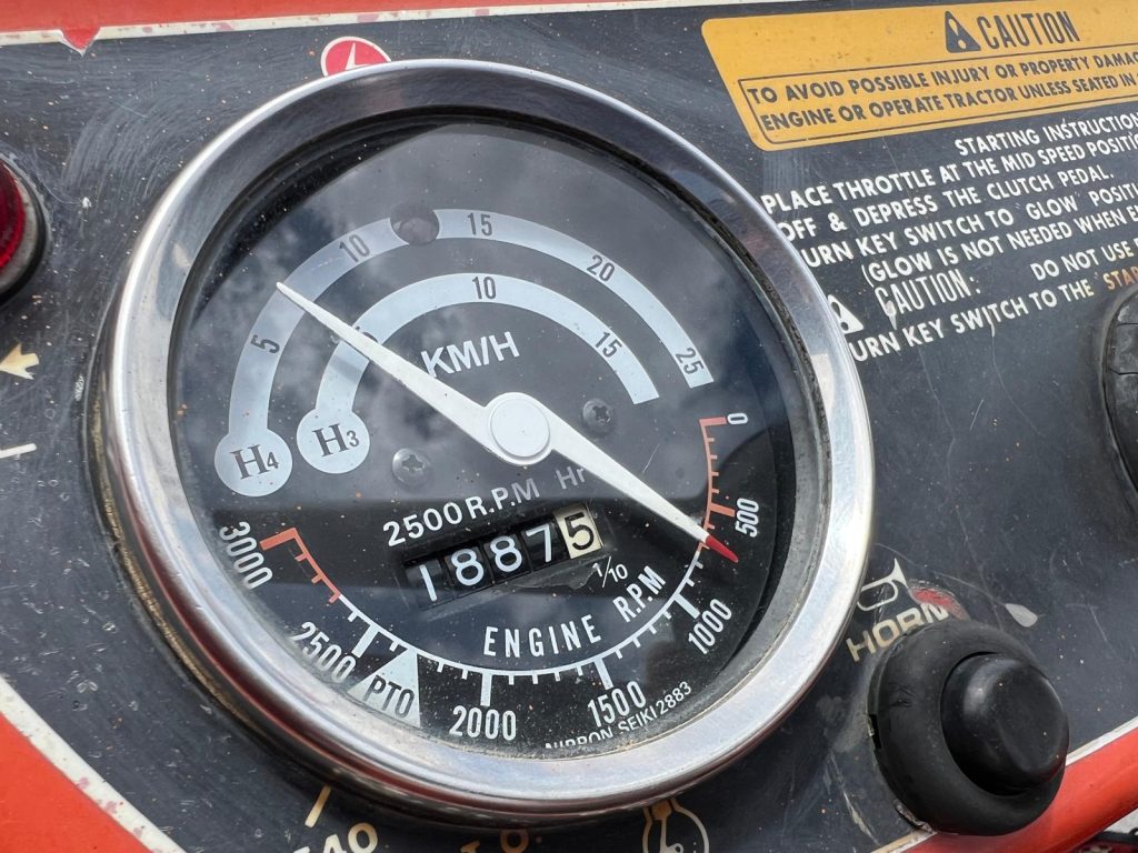 Massey Ferguson 220  C/ Charruas 3F cheio