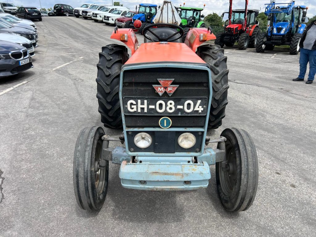 Massey Ferguson 220  C/ Charruas 3F cheio