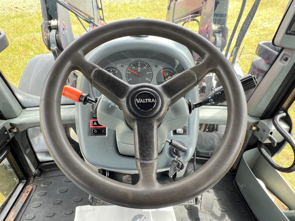 Valtra  N103 Hitech cheio