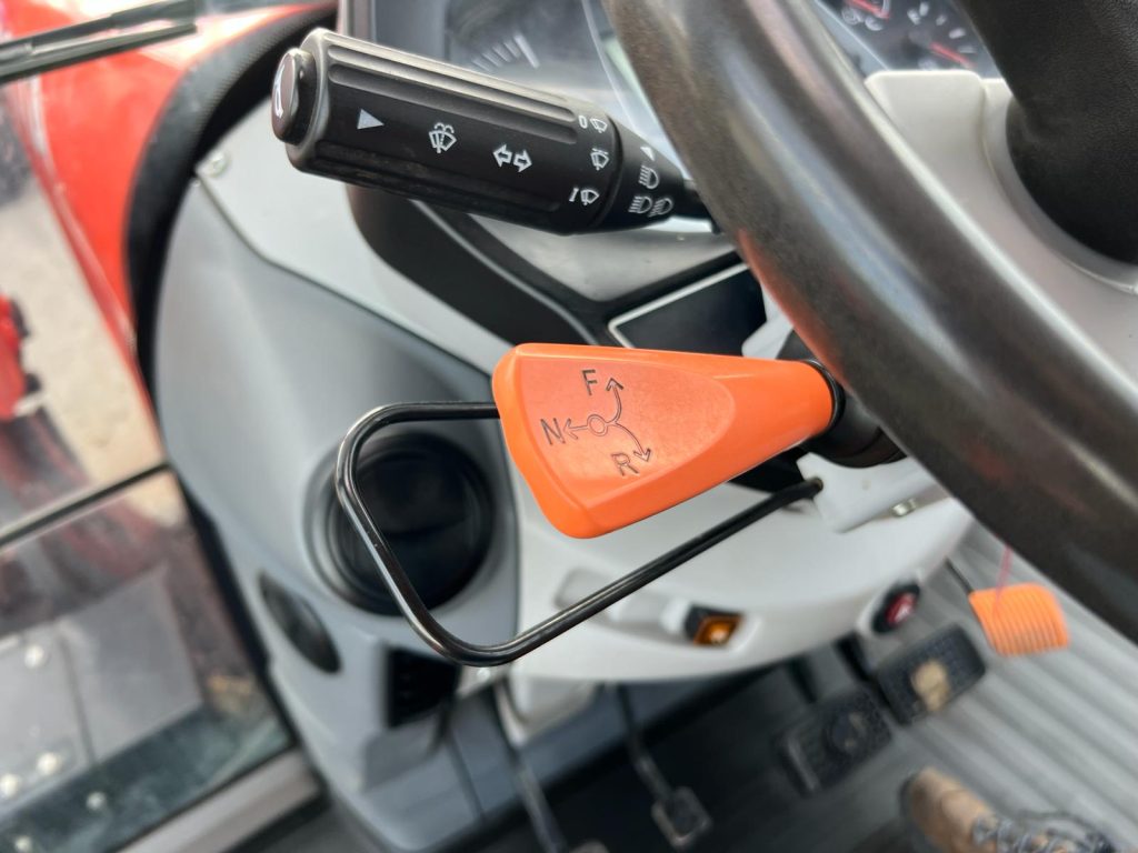 Kubota M6121 cheio