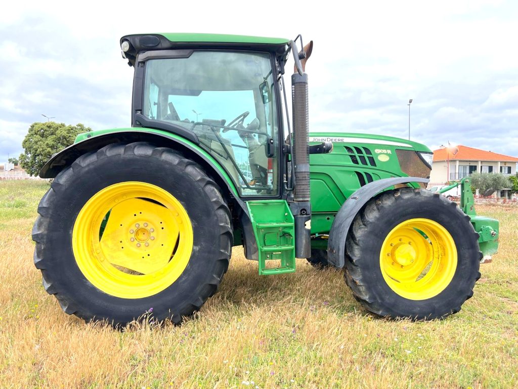 John Deere 6105R cheio