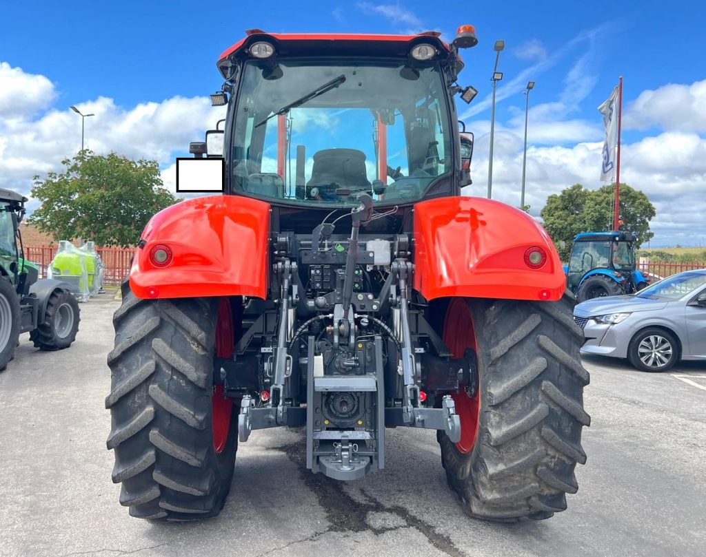 Kubota M6121 cheio