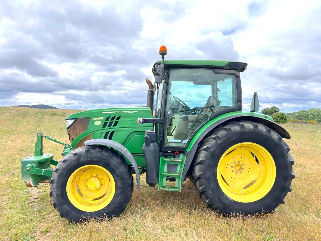 John Deere 6105R cheio