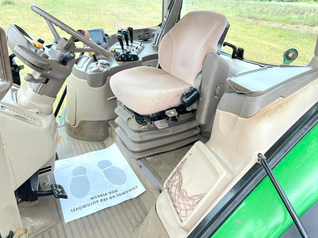 John Deere 6105R cheio