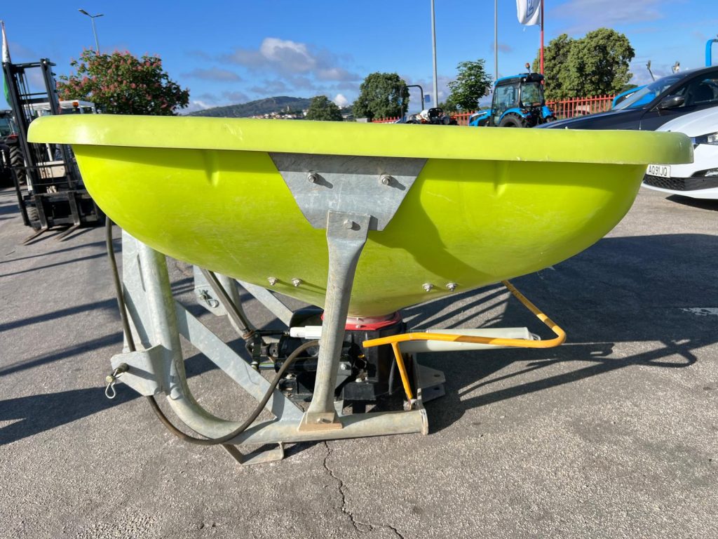 Distribuidor de adubo Rocha KP1000 R cheio