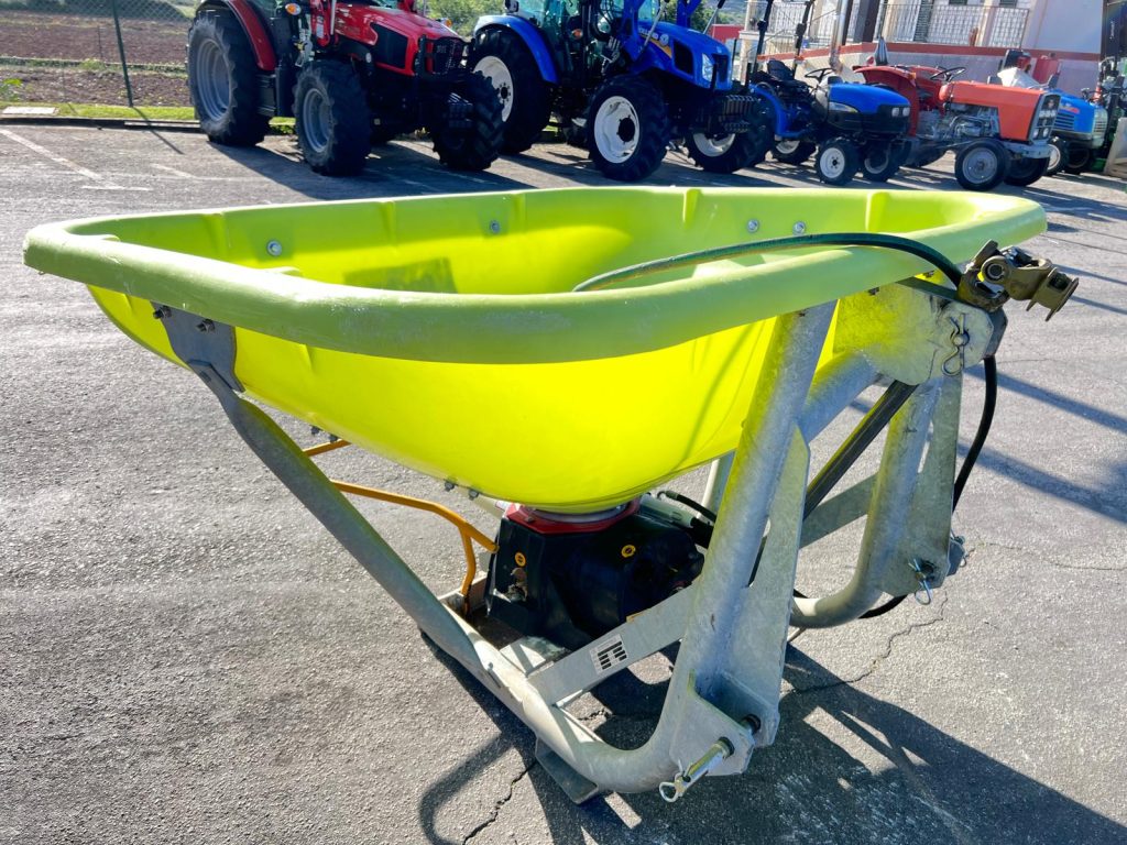 Distribuidor de adubo Rocha KP1000 R cheio