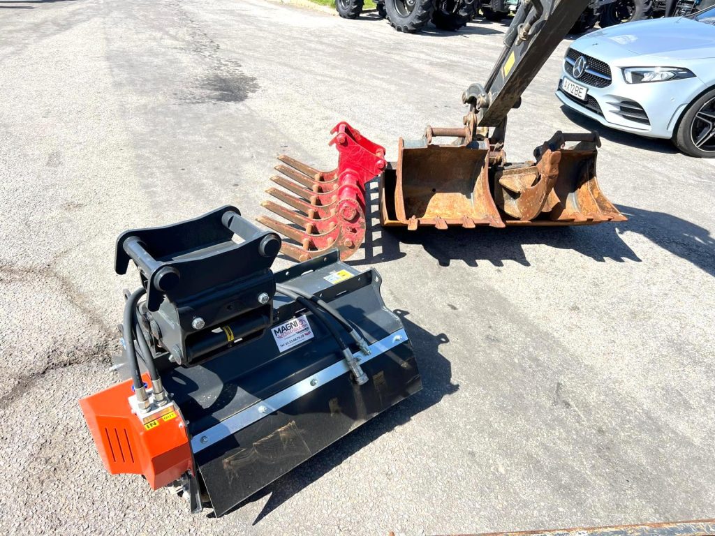 Mini Giratória Eurocomach 28ZT (vários acessórios ) cheio