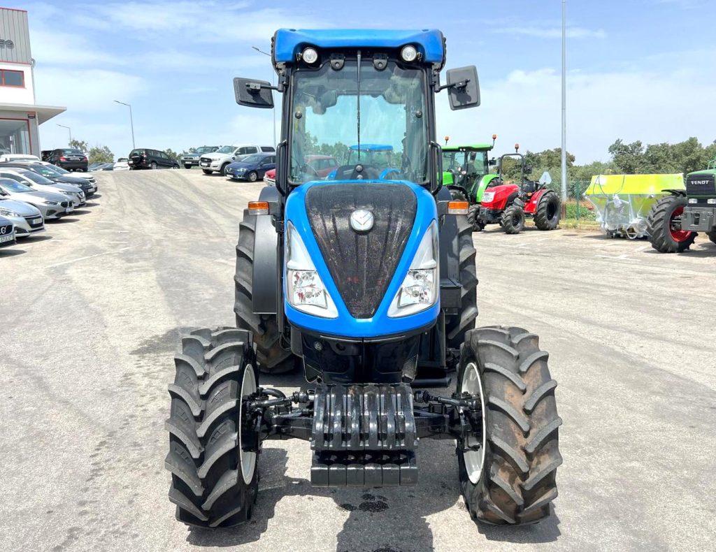 New Holland T4.110 N (Apenas 682 horas) cheio